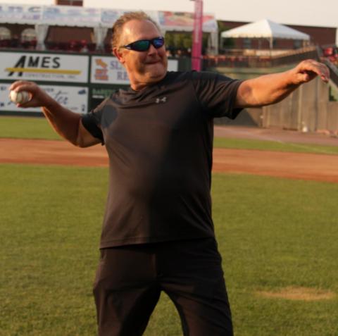 Tom Herr throws first pitch